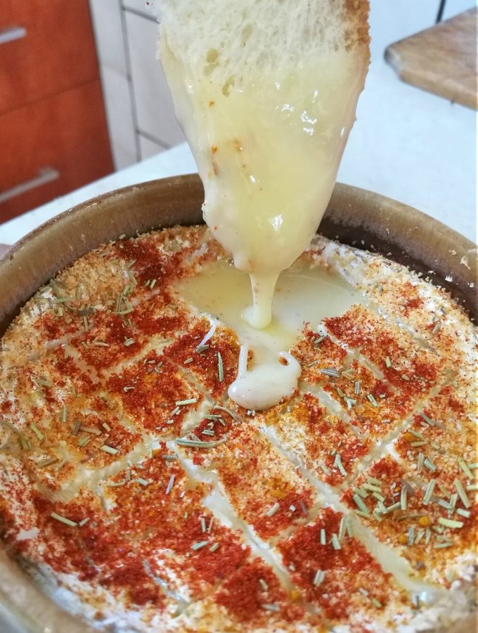 Baked Camembert- Blogmas 2017 Day 10 - Anna Can Do It!