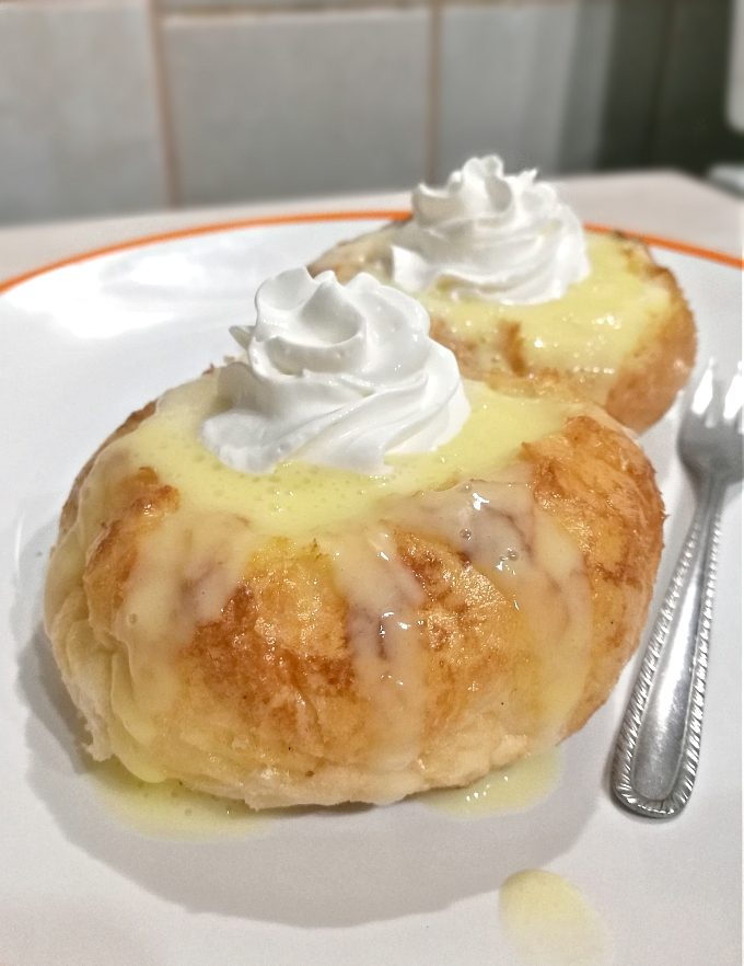 Sweet Cottage Cheese Stuffed Dinner Rolls - Blogmas 2017 Day 26 - Anna Can Do It!