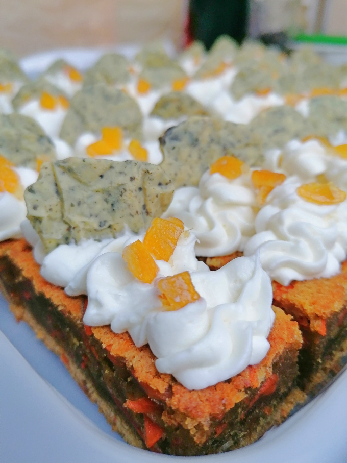 Carrot Cake with Cream Cheese Frosting and Pumpkin Seed-White Chocolate Praline - Anna Can Do It!