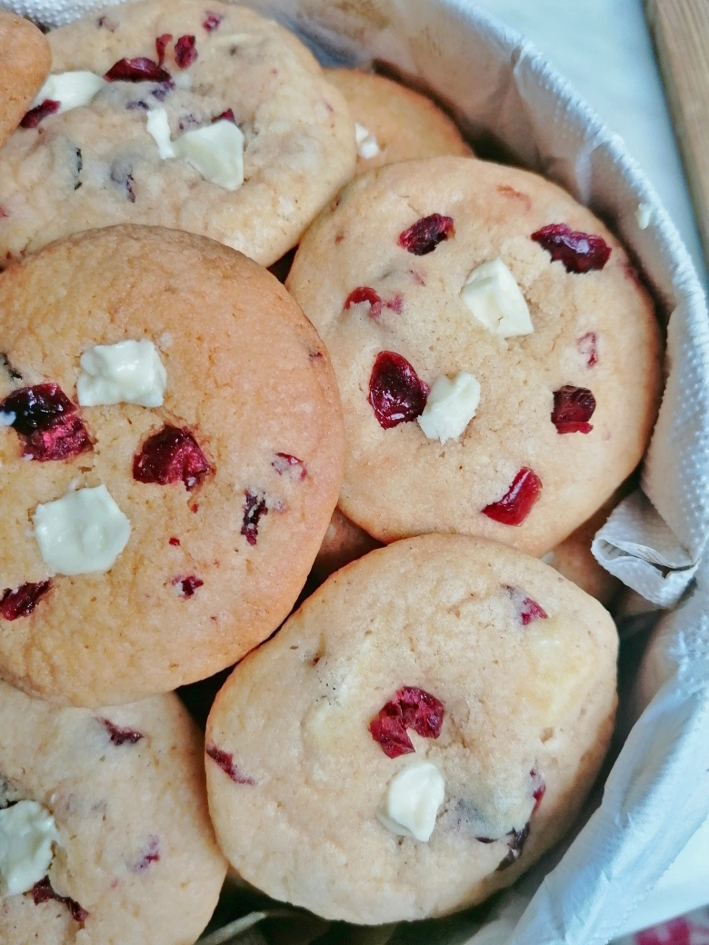 Cranberry White Chocolate Soft Cookies